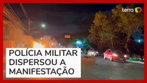 Moradores ateiam fogo em pneus e interditam via após 4 dias sem energia em São Paulo