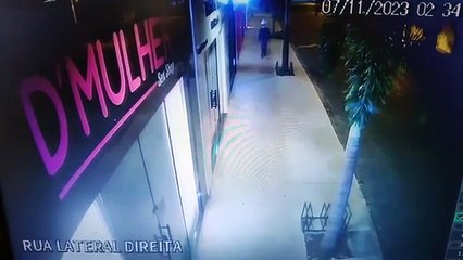 Homem furta lingerie de manequim de sex shop no Noroeste do Paraná