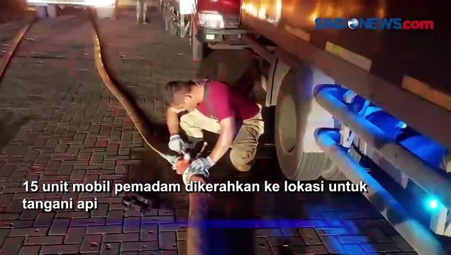 Diduga Korsleting, 6 Mess Karyawan Perusahaan Buah Impor Terbakar di Cakung
