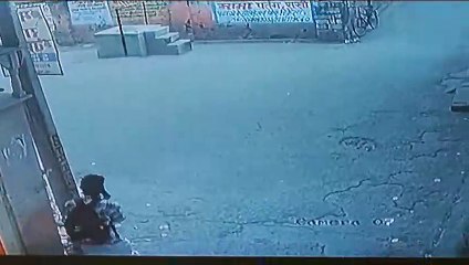 दिन दहाड़े मंदिर जाती महिला से चेन लूटने का प्रयास