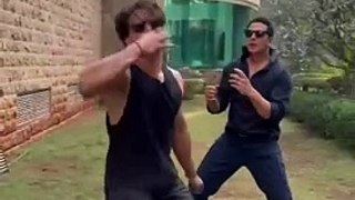 Main Khiladi - akshaykumar - tigershroff