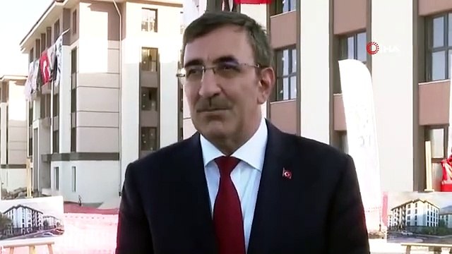 Cumhurbaşkanı Yardımcısı Yılmaz, deprem konutlarını inceledi