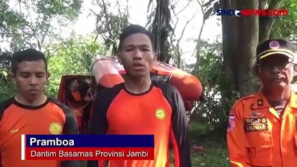 Tải video: Terpeleset saat Main Pasir, Bocah 10 Tahun Tenggelam di Sungai Batanghari Jambi