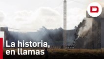 El histórico hangar de la Segunda Guerra Mundial, destruido por las llamas