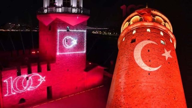 Galata ve Kız Kulesi’ndeki 100. yıl ışık gösterileri uzatıldı