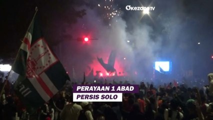 Perayaan Satu Abad Persis Solo,  Ribuan Suporter Pesta Flare Merahkan Sepanjang Jalan