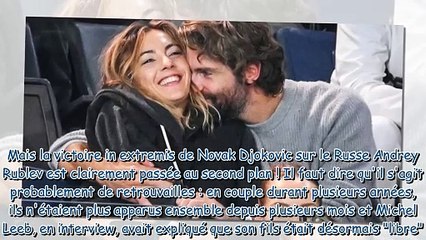 Tom Leeb et Constance Labbé très tactiles  câlins en pagaille pour le couple, devant Denis Brogniar