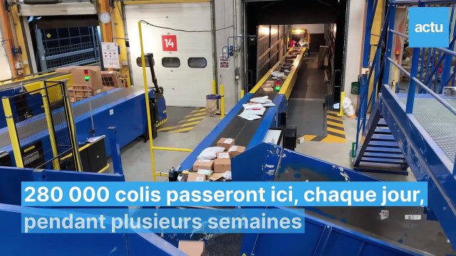 Chaque jour, 170 000 colis transitent par cet entrepôt de La Poste... avant le rush des fêtes de fin d'année !