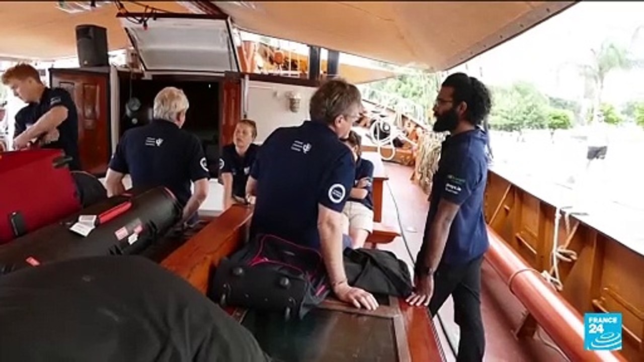 Darwin200 expedition: Darwin's voyage across 32 ports recreated by young environmentalists