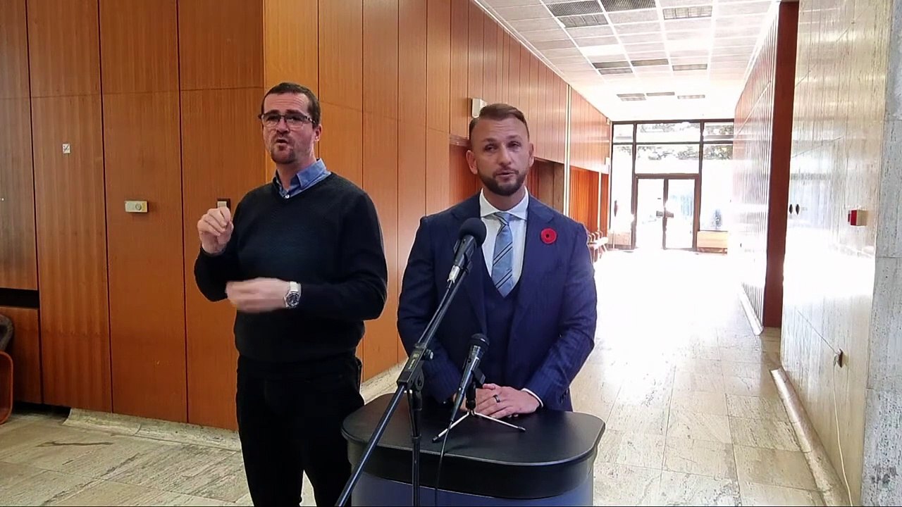 ZÁZNAM: M. Šutaj Eštok avizoval, že postaví mimo služby všetkých obvinených policajtov