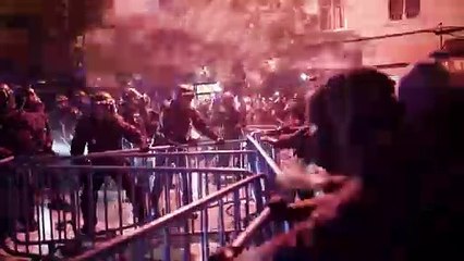 تصاویر صف‌آرایی‌ خیابانی راست‌های افراطی علیه سوسیالیست‌ها در اسپانیا؛ «استقلال‌طلبان را نمی‌بخشیم»