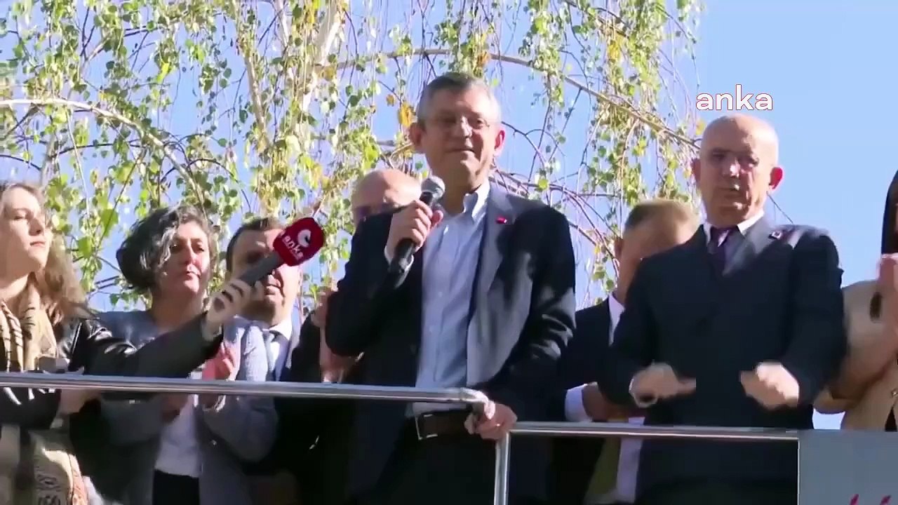 Özgür Özel： ＂Devenir chaque jour plus démocratique, donner de l'importance à la démocratie au sein du parti, donner de l'importance à son organisation, établir chaque jour des relations plus chaleureuses avec le public...