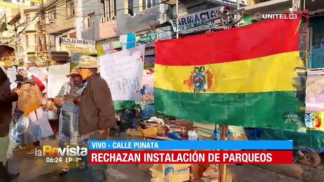 Comerciantes mantienen vigilia rechazando instalación de parqueos donde ellos ponían sus puestos de venta