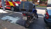 Motociclista fica ferido após ser atingido por Saveiro na Rua Presidente Kennedy