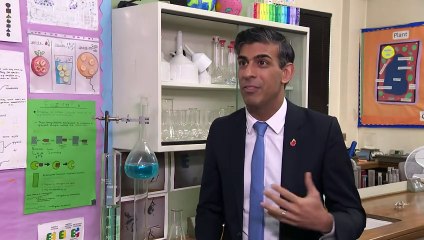 Sunak visits school to create 'smokefree generation'