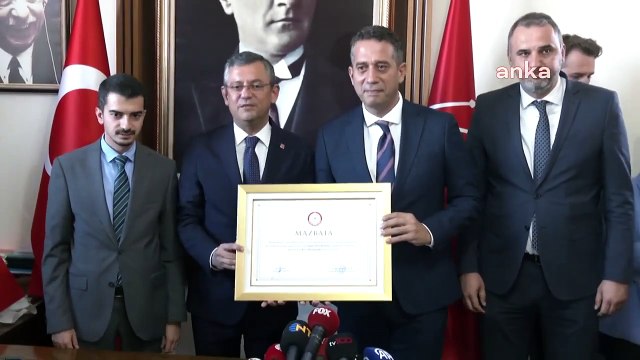 CHP Genel Başkanı seçilen Özgür Özel, mazbatasını aldı