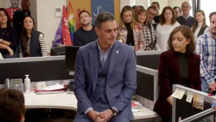 Sánchez anima a sus compañeros en la sede de Ferraz