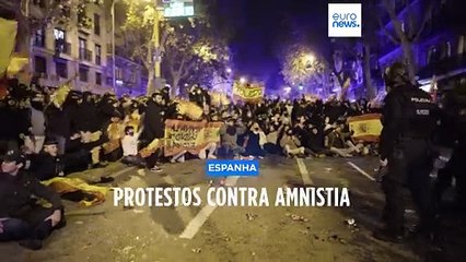 Tải video: Protestos violentos em Madrid contra amnistia a separatistas catalães