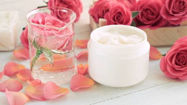 Estos Son Los Beneficios Del Agua De Rosas Para Una Piel Radiante