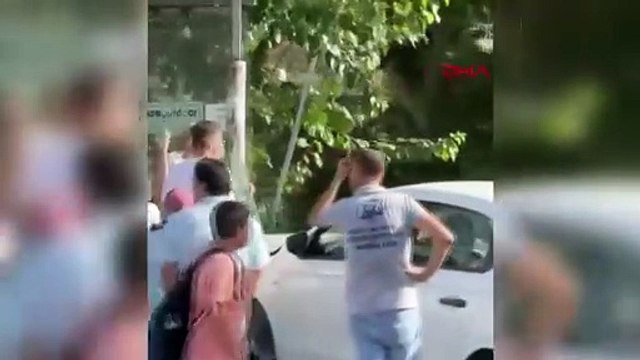Mezitli'de okul çıkışında otomobilin otobüs durağına daldığı kazada 3 öğrenci yaralandı