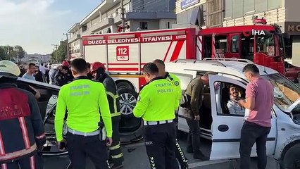 Cip, hafif ticari araç ile çarpıştı: 2 yaralı