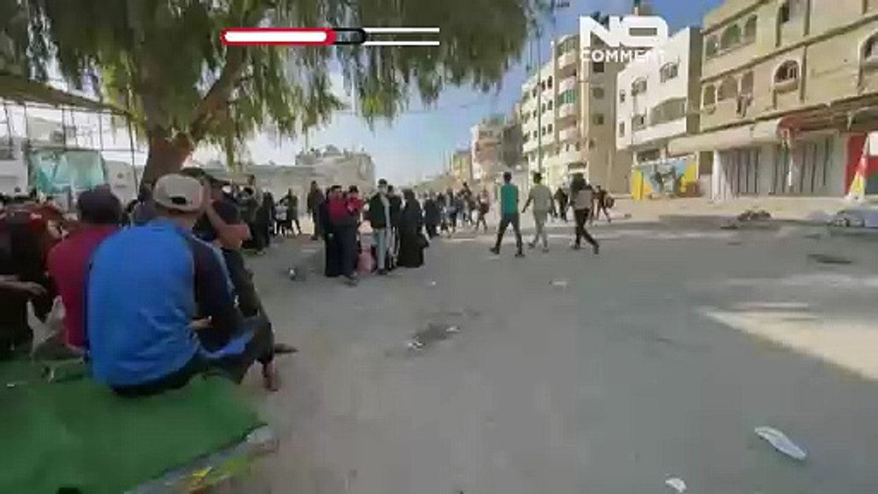 Mit weißer Fahne: Viele Überlebende fliehen vor den Bomben zu Fuß aus Gaza-Stadt