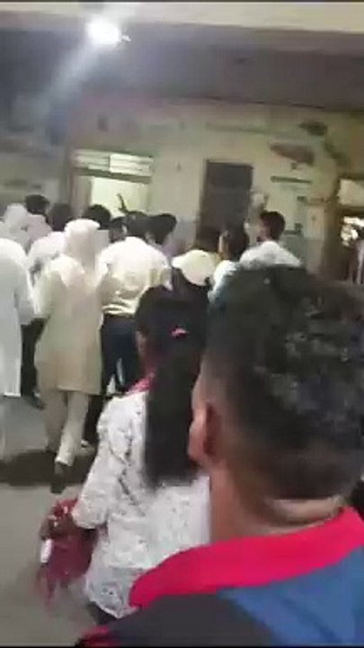 डॉक्टर व मरीज के परिजनों के बीच इस कदर मारपीट...!