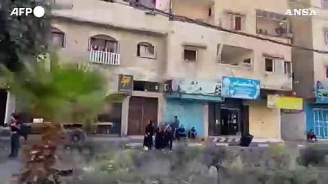 Palestinesi in fuga da Gaza City verso il sud della Striscia