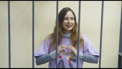 Un'artista russa rischia 8 anni di prigione per protesta anti guerra