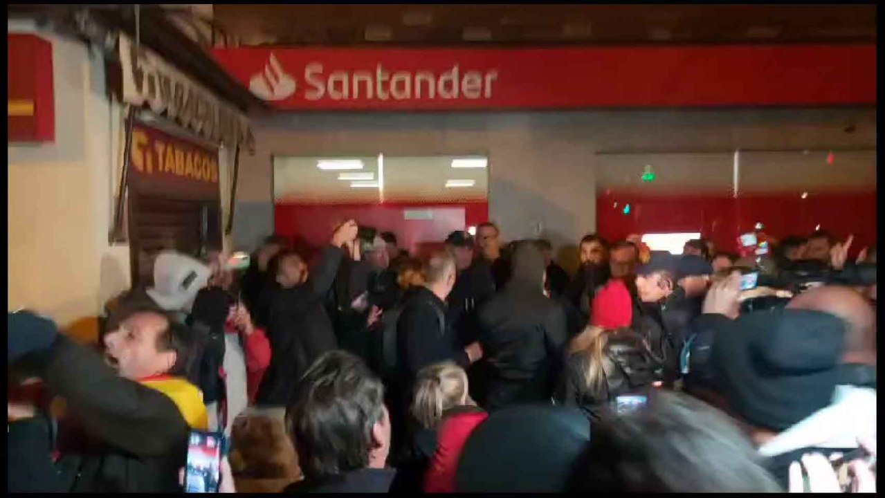 Pocos manifestantes en Ferraz y abucheos a los radicales este miércoles, 8 de noviembre.