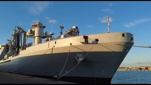 Nave Vulcano della Marina a Gaza con personale e aiuti sanitari