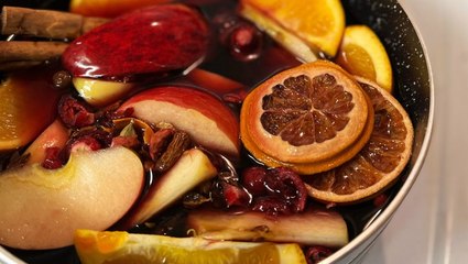 How to Make a Simmer Pot to Fill Your Home with Seasonal Scents