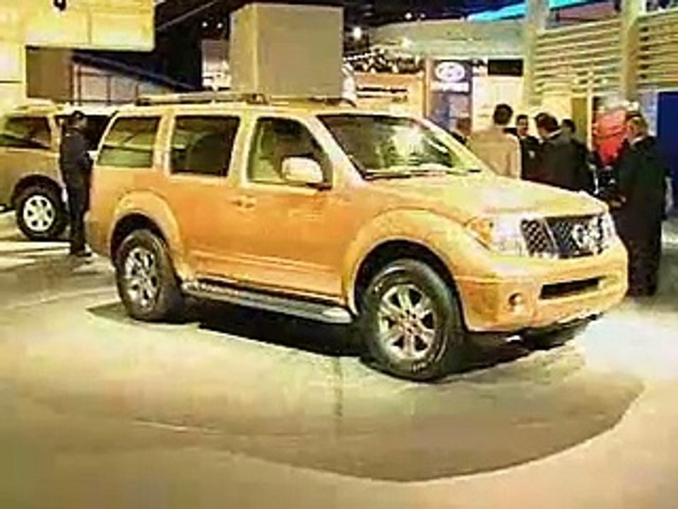2004 Detroit: 2005 Nissan Frontier and Nissan P...