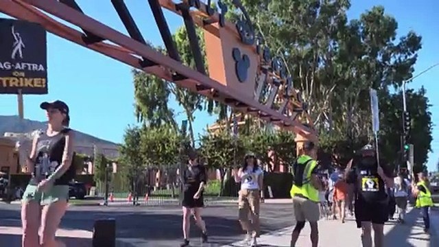 Actores de Hollywood llegan a acuerdo tentativo con estudios para finalizar huelga