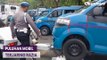 Petugas Gabungan Derek 16 Mobil Parkir Liar di Kawasan Cibubur