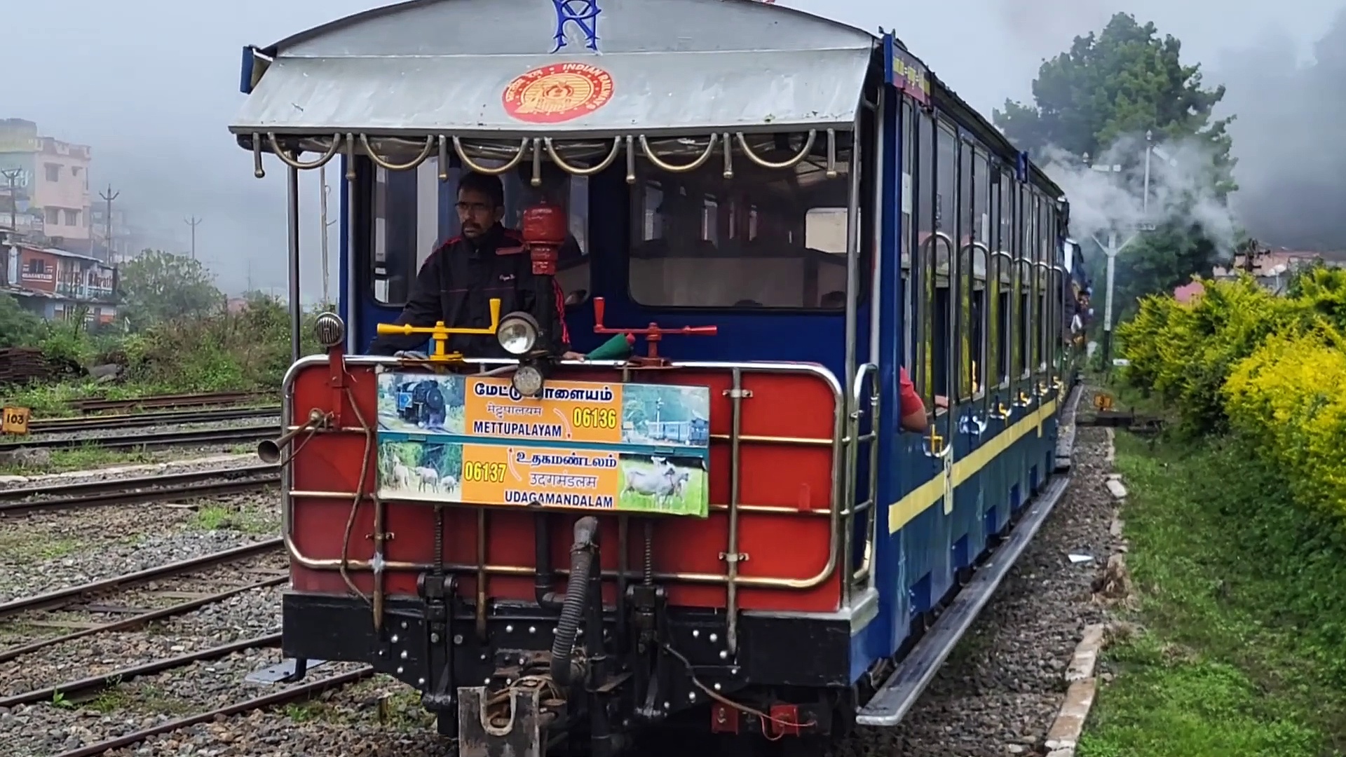 4 நாட்களுக்கு பின்னர் தொடங்கப்பட்ட மலை ரயில்; மண் சரிவால் இன்றும் ரத்து 