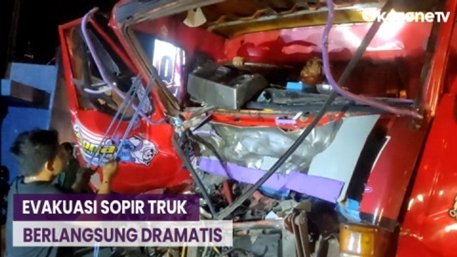 Kecelakaan Beruntun 2 Truk dan Motor di Mojokerto, Sopir Terjepit
