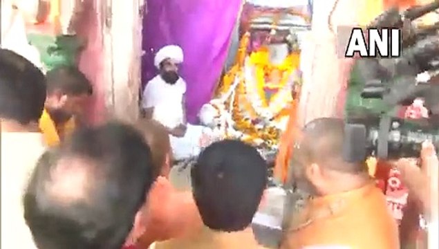 Video: इलेक्ट्रिक बस से हनुमानगढ़ी पहुंचे सीएम योगी, 5 हजार करोड़ के प्रस्ताव पर लगेगी मुहर