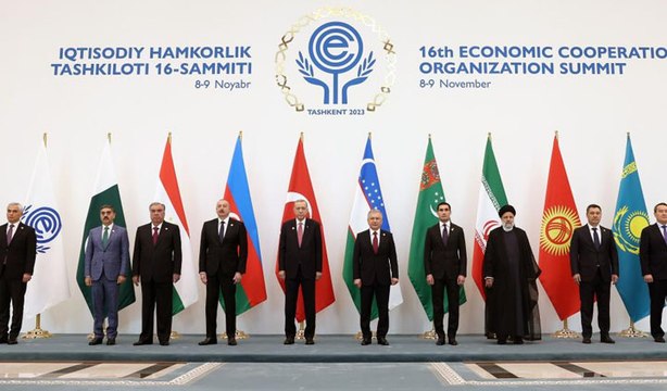 Cumhurbaşkanı Erdoğan, Ekonomik İşbirliği Teşkilatı aile fotoğrafı çekimine katıldı