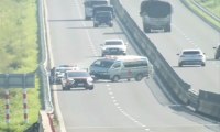 Clip ghi lại cảnh xe cấp cứu tông ô tô CSGT trên cao tốc Trung Lương - Mỹ Thuận