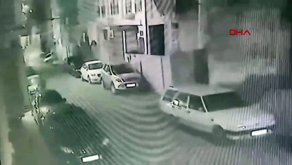 Alkollü sürücü park halindeki araçlara ve yayaya çarptı