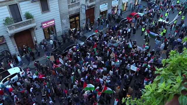 Slogan pro Gaza e cori contro Israele: tremila persone in corteo a Milano