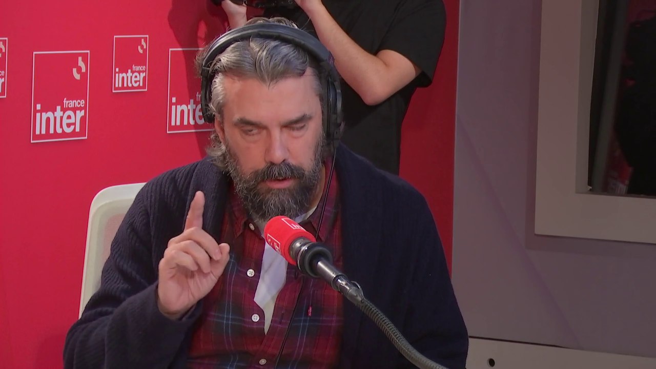 A quoi joue Camille Combal ? - L'édito médias