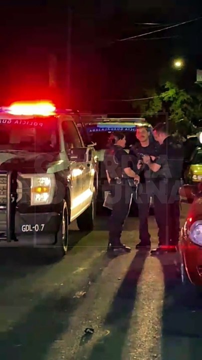 #Preliminar Una pareja fue brutalmente golpeada en calles de la colonia Libertad de Guadalajara, los causantes se dieron a la fuga #GuardiaNocturna