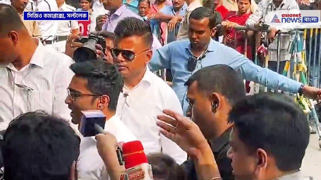 'মহুয়া মৈত্র একাই যথেষ্ট, নিজেই লড়ে নেবে' পাশে থেকেও এমন বার্তা অভিষেকের!