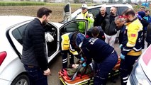 İnegöl'de hafif ticari araç ile otomobil çarpıştı: 5 yaralı