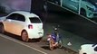 Homem é flagrado furtando moto na Rua Cuiabá