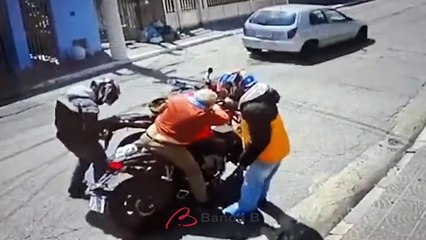 Adolescente de 17 anos passa mal