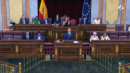 Sánchez logra el controvertido apoyo de Puigdemont para seguir en el poder en España