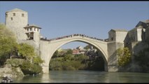 Trent'anni dopo la Bosnia ricorda la distruzione del ponte di Mostar